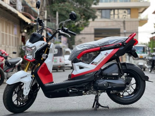 Honda Zoomer X ឆ្នាំ2018 របស់ក្រុមហ៊ុន ម៉ូតូស្អាតខ្ចី ម៉ូតូម៉ាសុីនហាប់នែ ម៉ូតូស្អាត96%