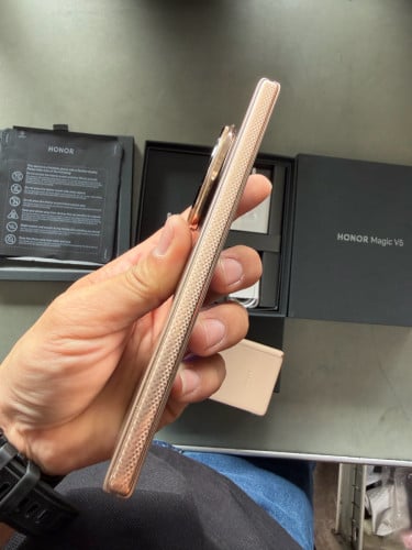 Honor magic v5 ក្រុមហ៊ុន
