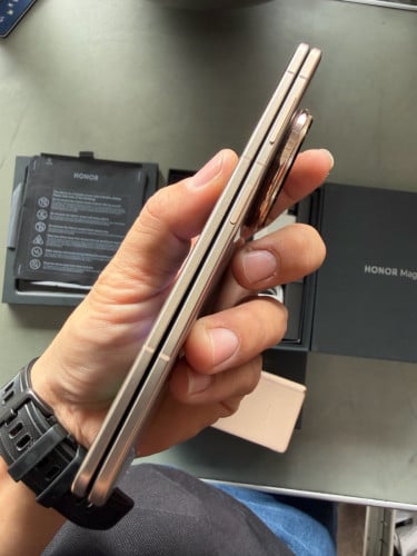 Honor magic v5 ក្រុមហ៊ុន