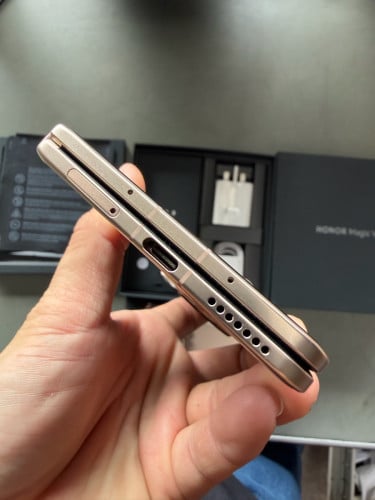 Honor magic v5 ក្រុមហ៊ុន