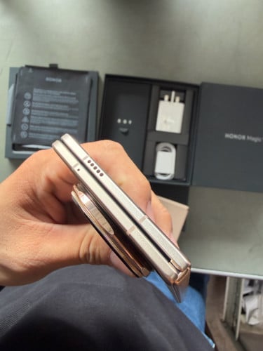 Honor magic v5 ក្រុមហ៊ុន