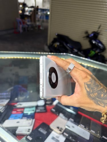 Huawei Mate 40E Pro White CH , Ram8GB HD256GB Phone Condition 90% , អត់ដើរសិនសឺ , ម៉ាស៊ីនសានុំ