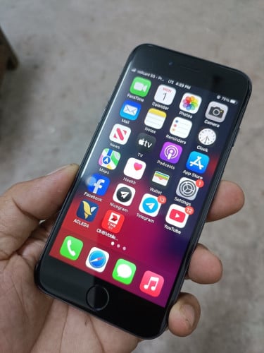 iiphone 8 64g bypass sim wifi all good