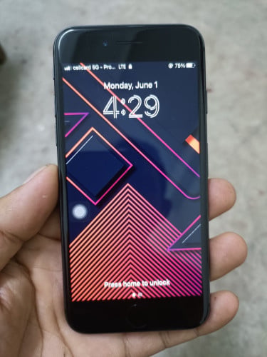 iiphone 8 64g bypass sim wifi all good
