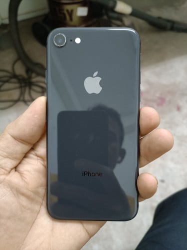 iiphone 8 64g bypass sim wifi all good