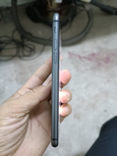 iiphone 8 64g bypass sim wifi all good