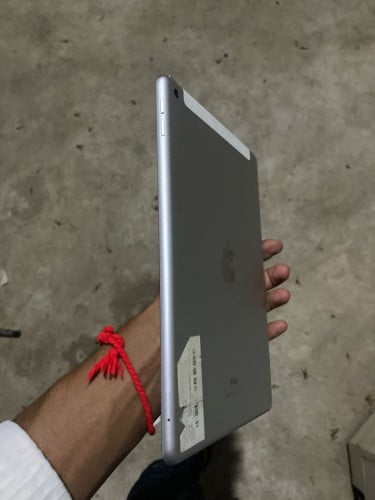 iPad 6 generation 32G Sim