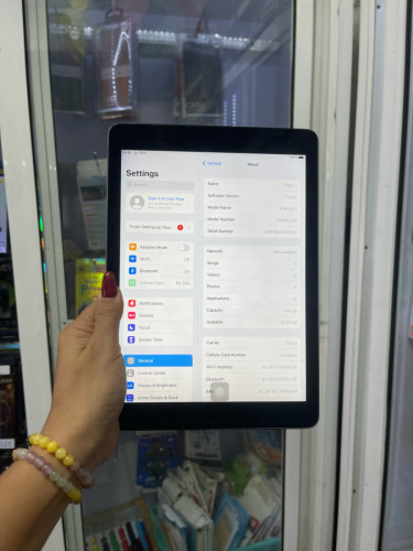 iPad Air 2/64GB sim+wifiតួរស្អាត