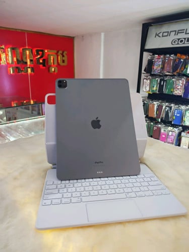Ipad pro 12.9" M2 wifi 128G +Magic keyboard ស្អាត99% ធានាស៊ីន1set