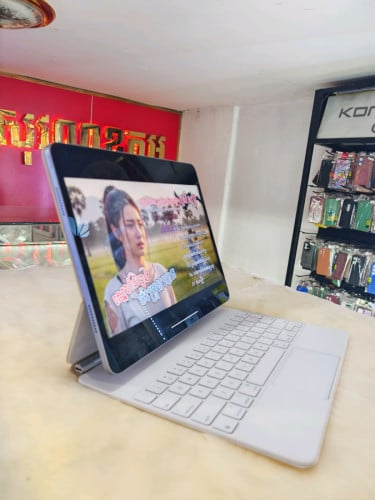 Ipad pro 12.9" M2 wifi 128G +Magic keyboard ស្អាត99% ធានាស៊ីន1set