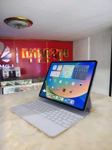 Ipad pro 12.9" M2 wifi 128G +Magic keyboard ស្អាត99% ធានាស៊ីន1set