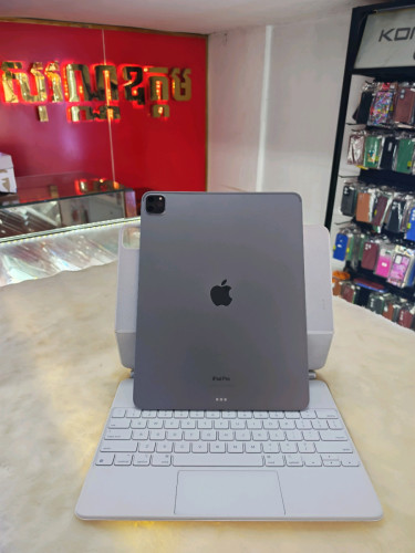 Ipad pro 12.9" M2 wifi 128G +Magic keyboard ស្អាត99% ធានាស៊ីន1set