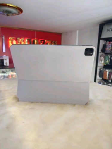 Ipad pro 12.9" M2 wifi 128G +Magic keyboard ស្អាត99% ធានាស៊ីន1set