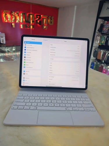 Ipad pro 12.9" M2 wifi 128G +Magic keyboard ស្អាត99% ធានាស៊ីន1set