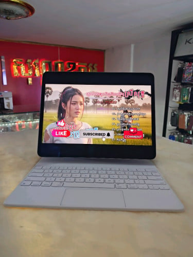 Ipad pro 12.9" M2 wifi 128G +Magic keyboard ស្អាត99% ធានាស៊ីន1set