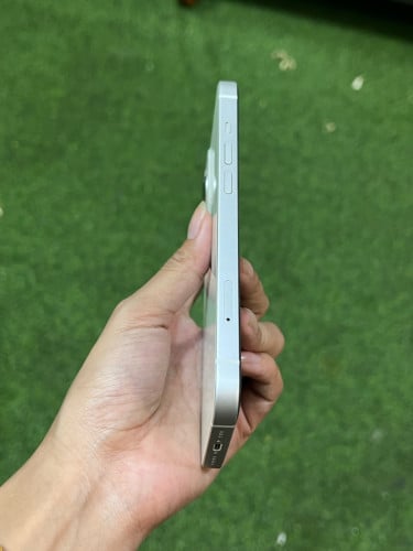 iPhone 13 ពណ៌ស🍏 128GB  CH/A ដាក់បានស៉ីម2 Battery 90% 🔋 តួស្អាត 99% សំណុំហ្សីន អត់ជាប់អី