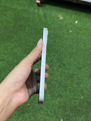 iPhone 13 ពណ៌ស🍏 128GB  CH/A ដាក់បានស៉ីម2 Battery 90% 🔋 តួស្អាត 99% សំណុំហ្សីន អត់ជាប់អី
