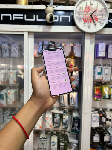 iPhone 13 ពណ៌ស 🍏 LLA 128GB  Battery 90% 🔋 តួស្អាត 99% សំណុំហ្សីន