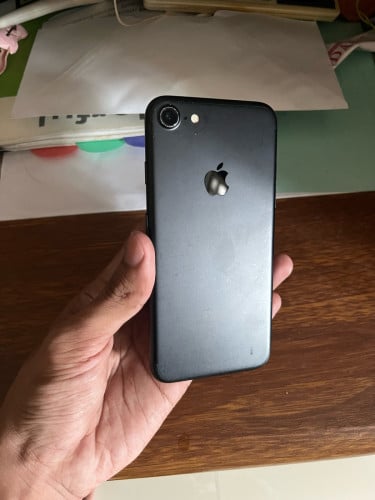 iPhone 7 32G zin អត់ជាប់​ លក់🥰