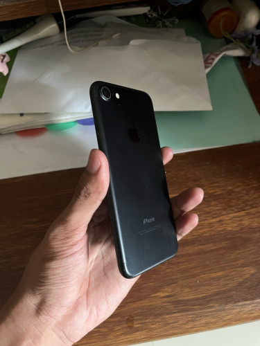 iPhone 7 32G zin អត់ជាប់​ លក់🥰