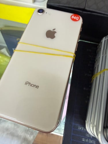 iPhone 8 64GB 40$ មានឆ្នាំង ស្រោម មួយឆុត