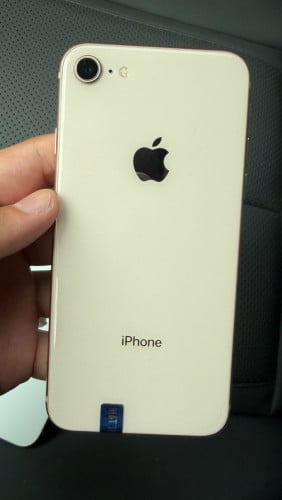 Iphone SE2 128g និង iphone8 ពីរទូរសព្ទ័តែ 105$
