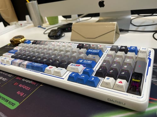 Keyboard មួយទឹកស្អាត 95% តម្លៃ15$ឡេីង