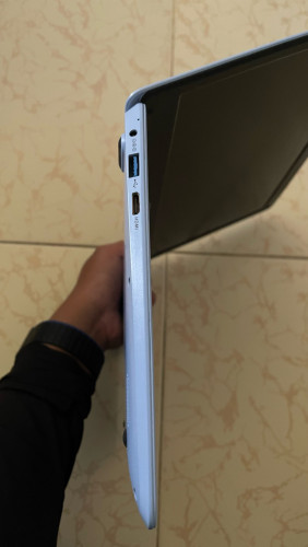 Kompi laptop