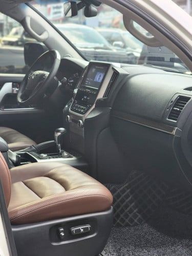 Land Cruiser 2019 VIP Executive Lounge