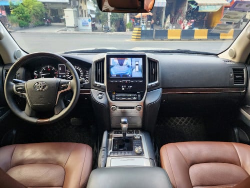 Land Cruiser 2019 VIP Executive Lounge