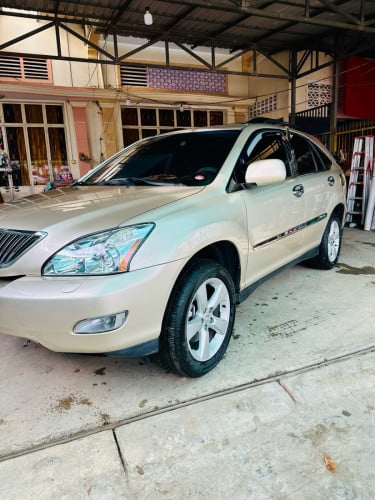 Lexues330ឆ្នាំ04full options ឡានស្អាតអត់បុកអត់ប៉ះ ឡានថ្មីណាស់(ទីតាំងបាត់ដំបង)