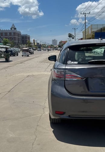 Lexus CT200H 2012	FULL PREMIUM សន្លឹកពន្ធ តម្លៃលក់ 19,500$