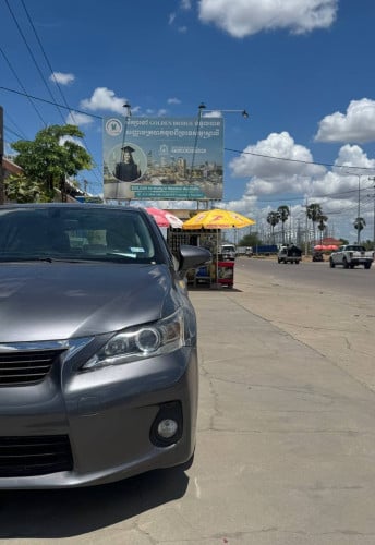 Lexus CT200H 2012	FULL PREMIUM សន្លឹកពន្ធ តម្លៃលក់ 19,500$