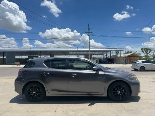 Lexus CT200H 2012	FULL PREMIUM សន្លឹកពន្ធ តម្លៃលក់ 19,500$