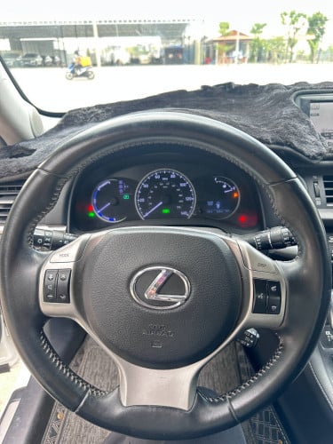 Lexus CT200H 2012	FULL PREMIUM សន្លឹកពន្ធ តម្លៃលក់ 20,500$