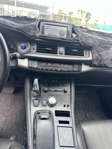 Lexus CT200H 2012	FULL PREMIUM សន្លឹកពន្ធ តម្លៃលក់ 20,500$