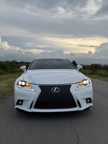 Lexus IS200T 2016 F sport ( ក្រដាសពន្ធ​ )