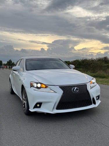 Lexus IS200T 2016 F sport ( ក្រដាសពន្ធ​ )