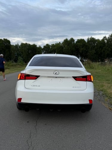 Lexus IS200T 2016 F sport ( ក្រដាសពន្ធ​ )