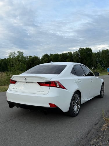 Lexus IS200T 2016 F sport ( ក្រដាសពន្ធ​ )