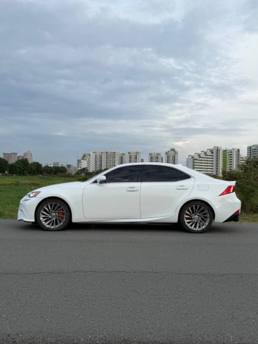 Lexus IS200T 2016 F sport ( ក្រដាសពន្ធ​ )