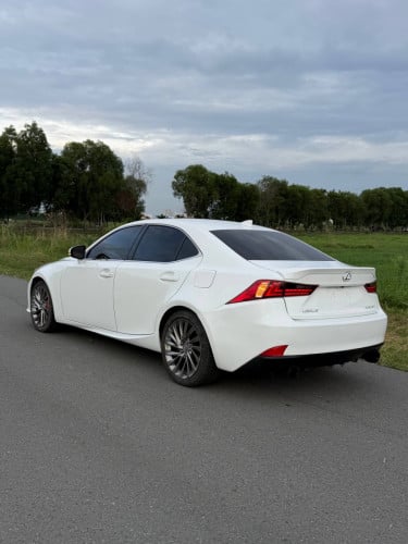 Lexus IS200T 2016 F sport ( ក្រដាសពន្ធ​ )