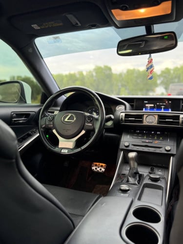 Lexus IS200T 2016 F sport ( ក្រដាសពន្ធ​ )