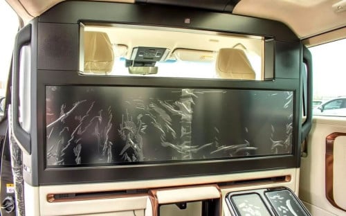 Lexus LM350h VIP seats