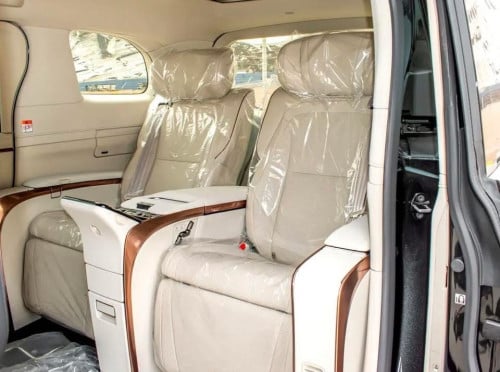 Lexus LM350h VIP seats