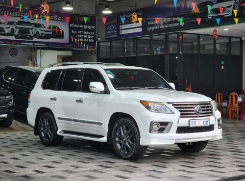 Lexus LX570 2014 full options Arap