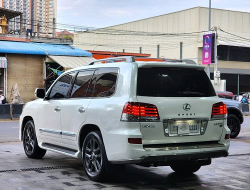 Lexus LX570 2014 full options Arap