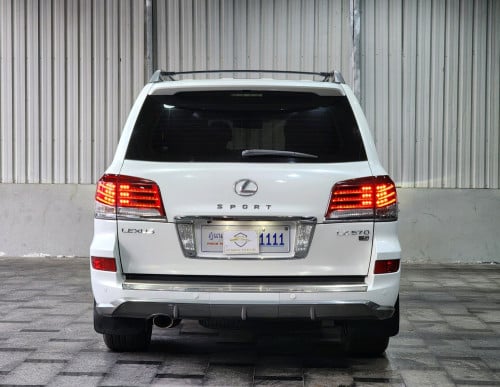 Lexus LX570 2014 full options Arap