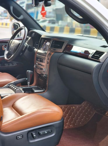 Lexus LX570 2014 full options Arap