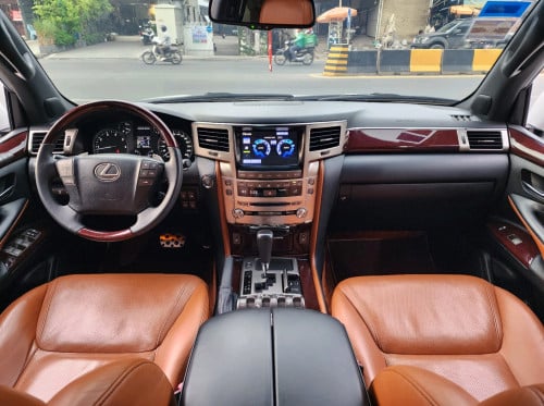 Lexus LX570 2014 full options Arap